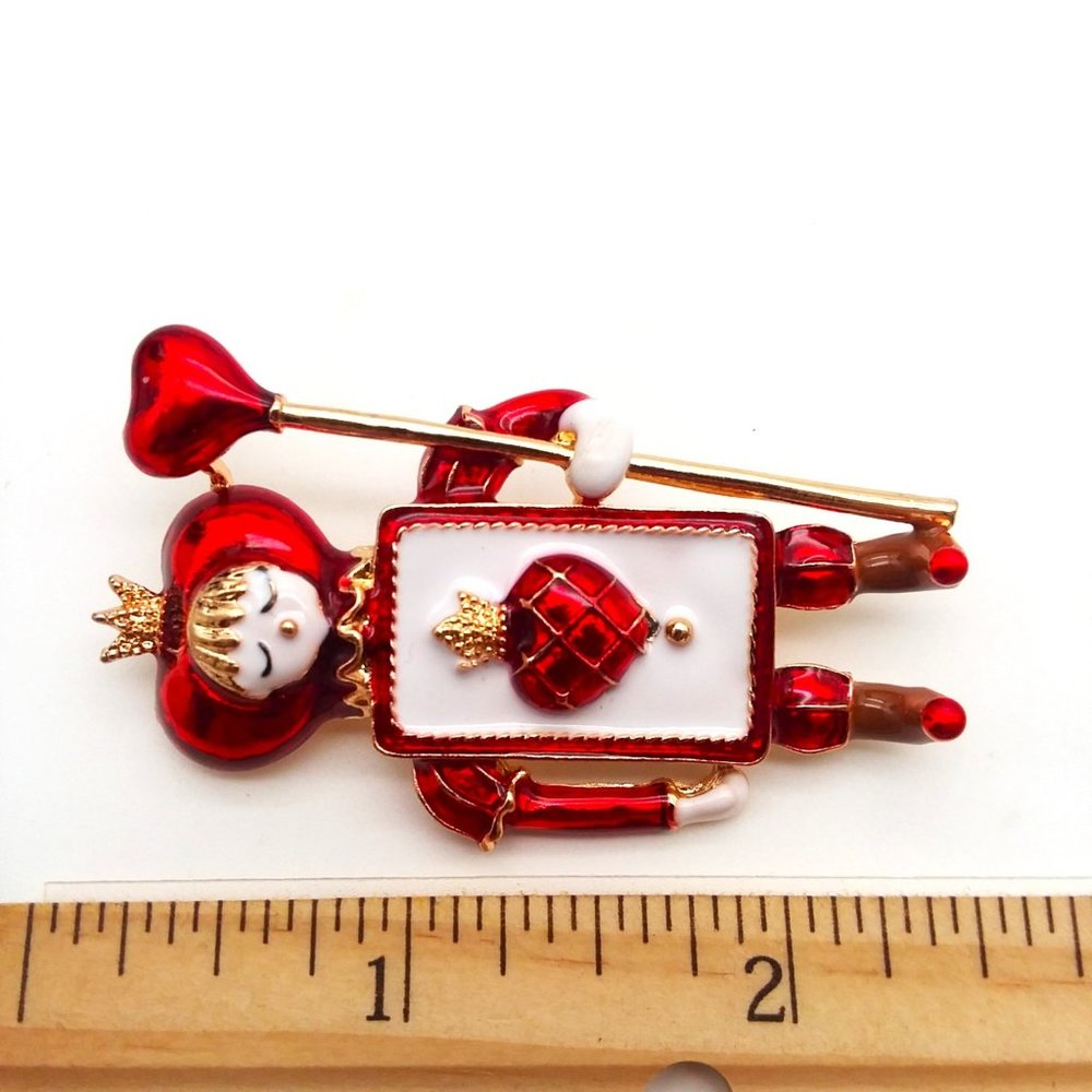 Alice in Wonderland Enamel Brooch Soldier Queen Hearts Spade Cards Poker Villian - Picture 6 of 8